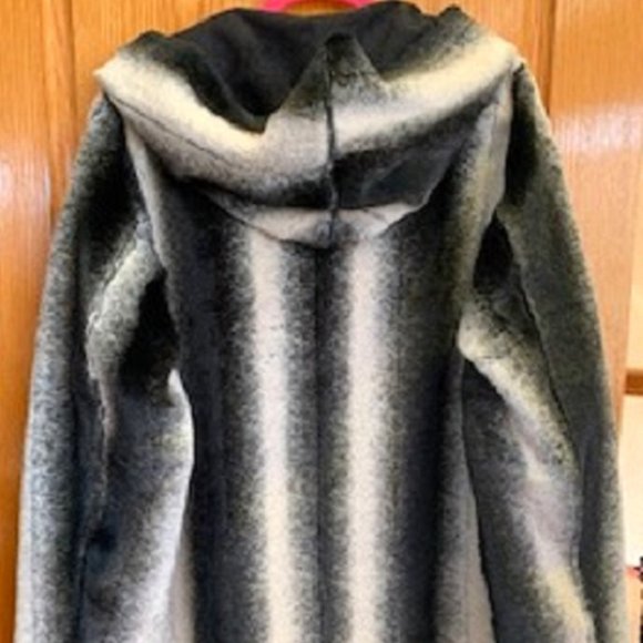 Women's Adrienne Landau Reversible Faux Fur Jacket/Coat Gray/White Striped Sz:L - Picture 2 of 10